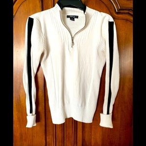 Style & co white with black down arms & ne…